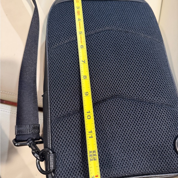 Coach Black Pebbled Leather Men's Sling Bag New With Tags - Picture 9 of 9